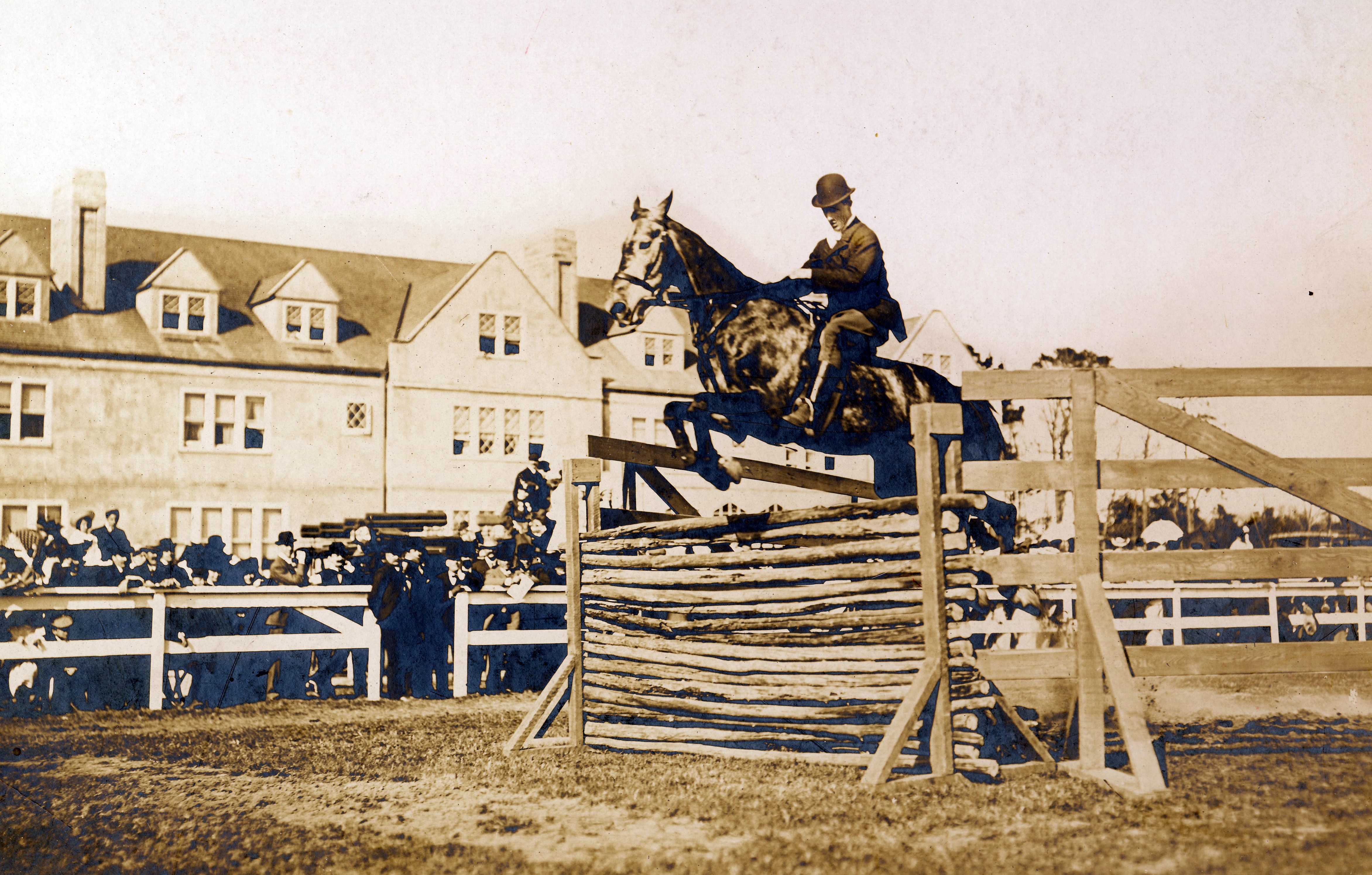 1904 Charlie Hart riding horse