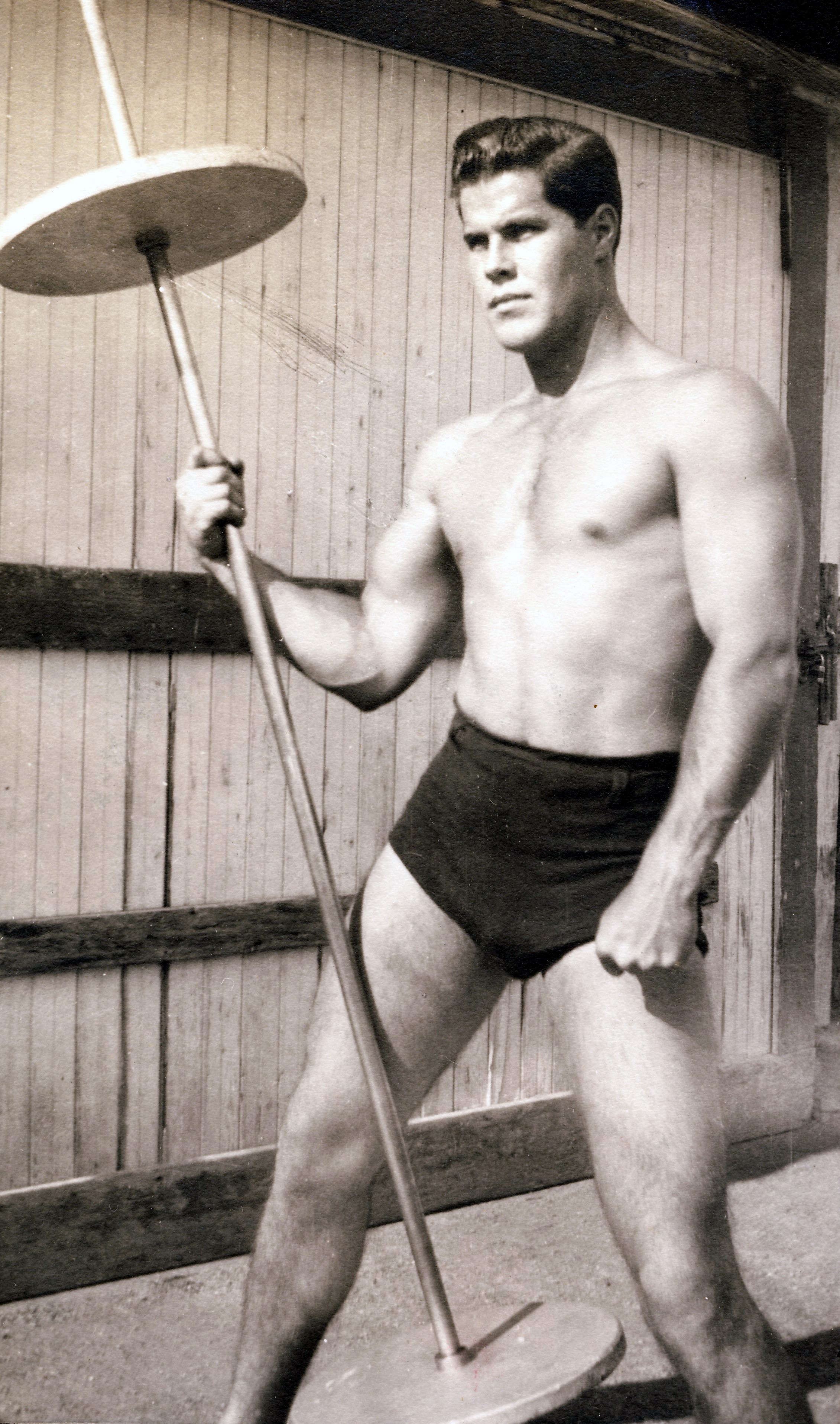 1935c Tom Hart posed with weights